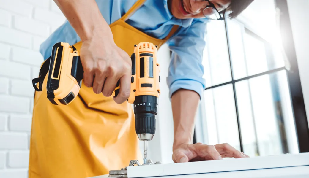 Expert using a Drill